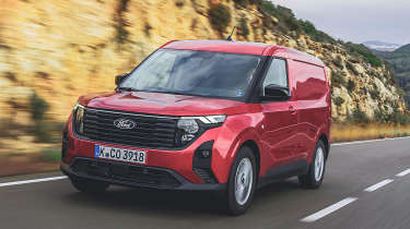 Ford Transit Courier - front tracking 